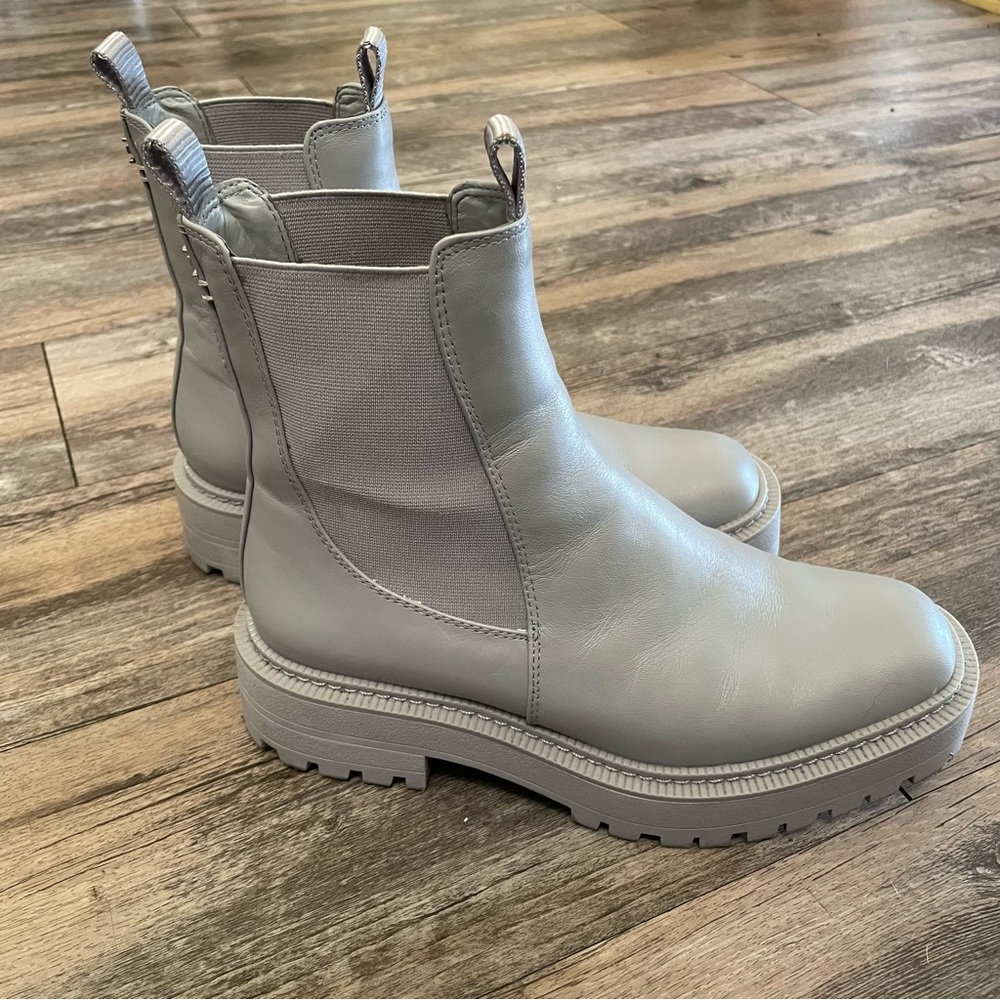 Sam Edelman Laguna Chelsea Boot - Picture 2 of 2